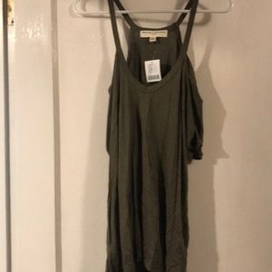 urban outfitters top with tags!!